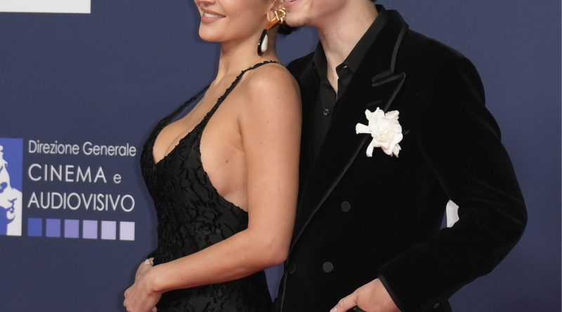 Aşk, ödül, teşekkür, gurur, an, mutluluk, parıltı, sahne, şöhret, sevgi