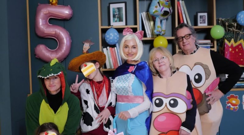 Küçük prenses Lily, beş yaşına girdi, neşe dolu anlar!