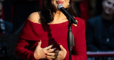 Efsane, sahnedeki ışığıyla hayranlarını büyüledi