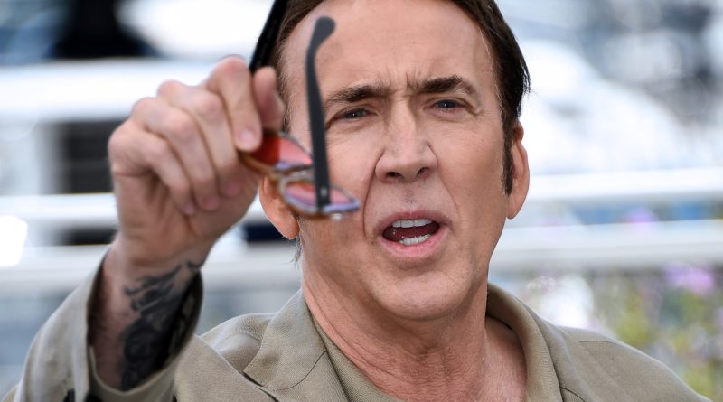 Cage'in filmi durdu: Nazi sembolleri krizi yaşanıyor