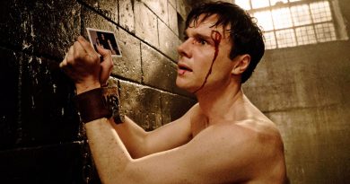 Geçmişle gelecek çatışması, zamanın sarmalı, merak uyandırıcı