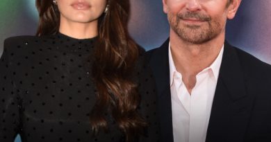 Hollywood'dan sürpriz övgü, Demet'i neşelendirdi!