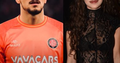 Gülümseme, samimiyet ve merak uyandıran bir an