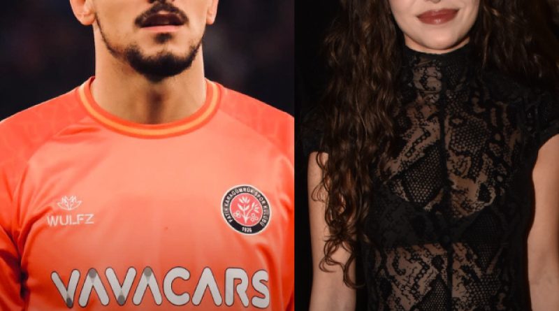 Gülümseme, samimiyet ve merak uyandıran bir an