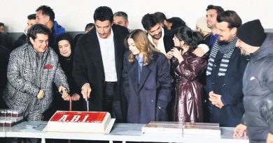 Pasta kesildi, neşe dorukta, yeni başarılar dileriz!