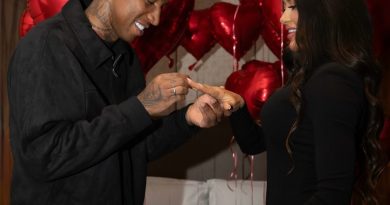 Aşkın coşkusu, mutluluk parlıyor yüzlerde