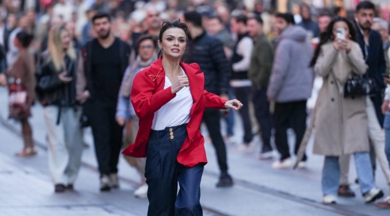 Görselin içeriğine bağlı olarak birkaç seçenek: İstanbul'un büyüsü ekranlara yansıyor