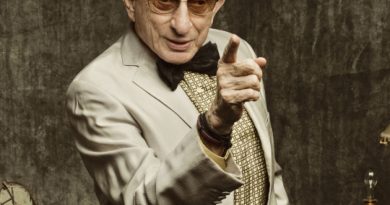 Usta sanatçıya acil şifalar, dualarımızda