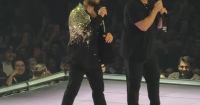 İki dev, tek sahnede, kahkaha ve müzik şöleni