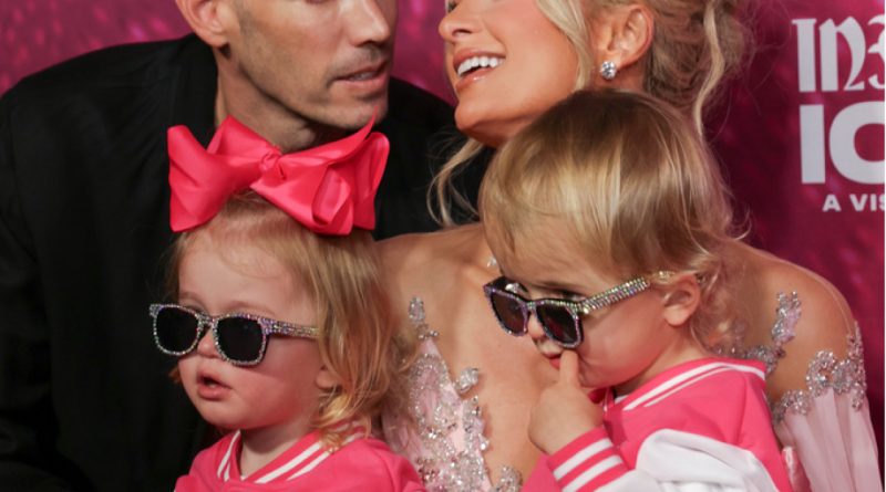 Pembe şıklık, aile saadeti, Hollywood parıltısı