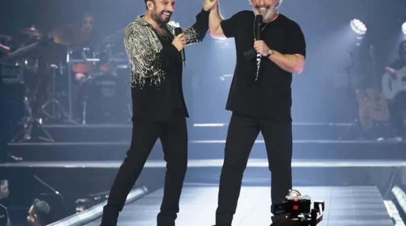 Dostluk, müzik, kahkaha, sahne şöleni