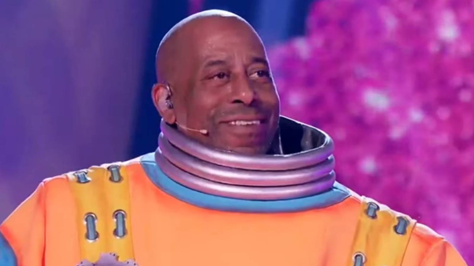 Gizem çözüldü, Handyman aslında Tone Lōc!