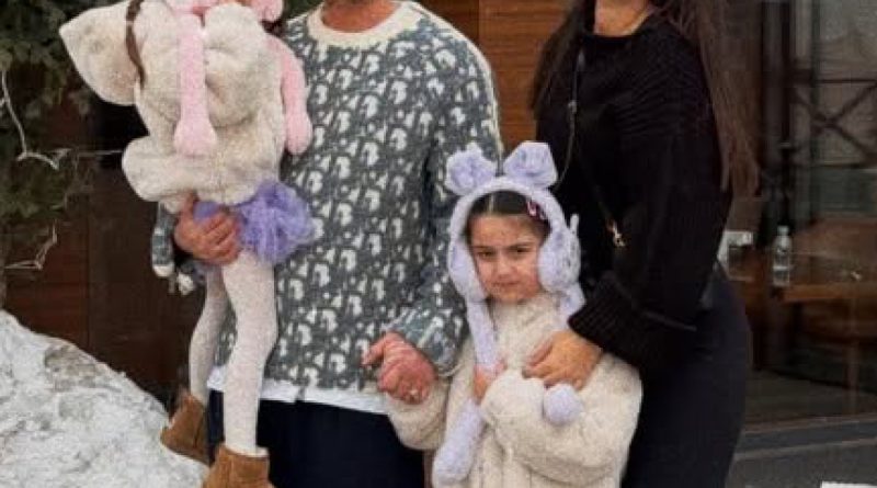 Ailecek mutluluk pozunda, yeni bir başlangıç haberi