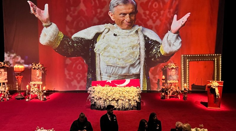 Tiyatro ışıkları söndü, büyük bir ustaya veda