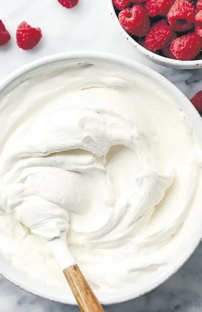 Süt, çalkala, lezzet kat, evde tereyağı hazır!