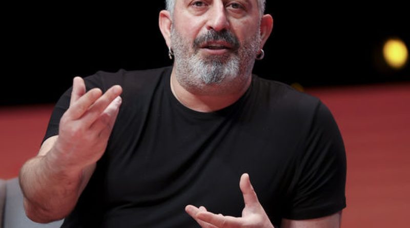 Geçmişin gölgesi, mizahın derinliği, beklenmedik bir buluşma