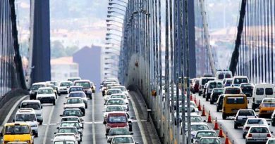 İstanbul trafiği duruldu, araçlar dertli, yollar tıkanık