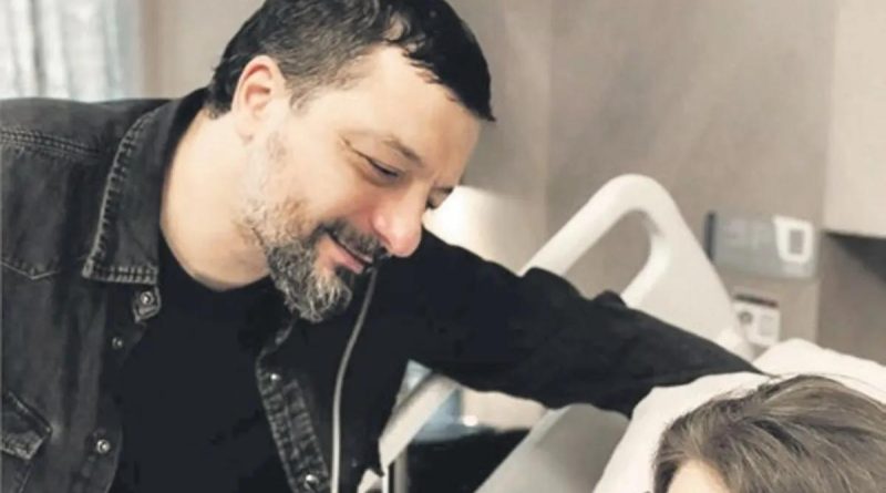 Aşkla kucaklanan minik, yeni bir başlangıç, mutluluk dorukta