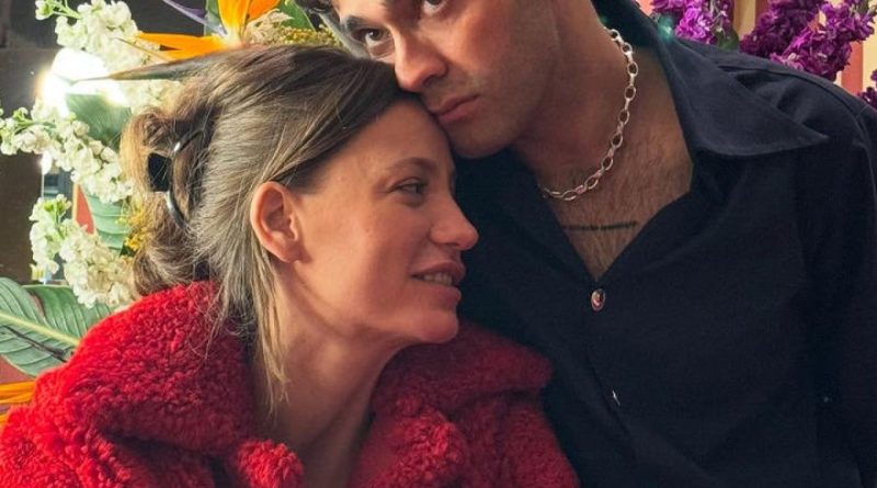 Aşk, kahve kokusu ve rengarenk çiçekler