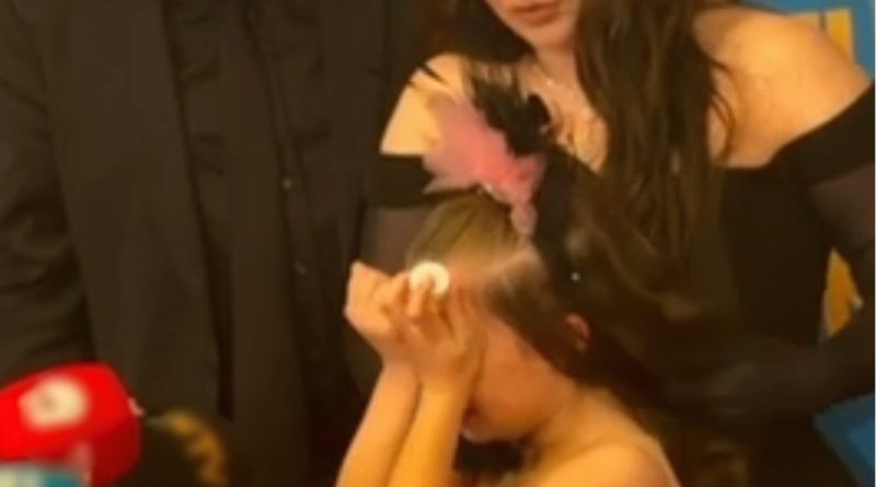 Gözyaşları, teselli, duygu yoğunluğu ve kırmızı halı