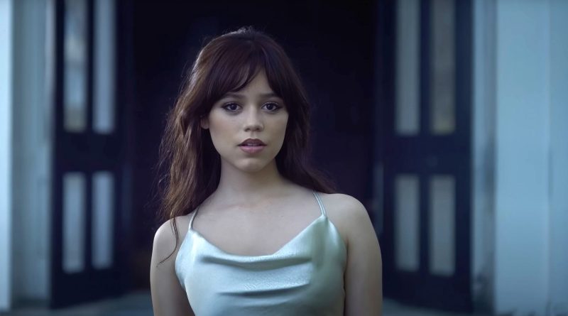 Jenna Ortega'lı hicivli komedi, beklenmedik bir popülerlik yakaladı