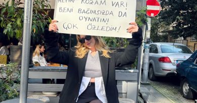 Oyuncunun içinden gelen meslek aşkı, pankartla dile geldi