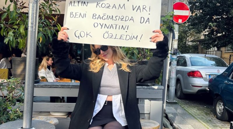 Oyuncunun içinden gelen meslek aşkı, pankartla dile geldi