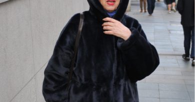 Enerji dolu, gençlerle ortak projeler, sahnede ışıldayan bir efsane