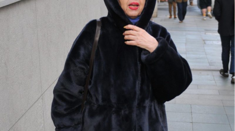 Enerji dolu, gençlerle ortak projeler, sahnede ışıldayan bir efsane