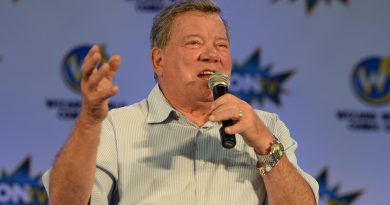 Kirk cevap verdi: "Franchise'ı devralmamı isterler, ilginç!"