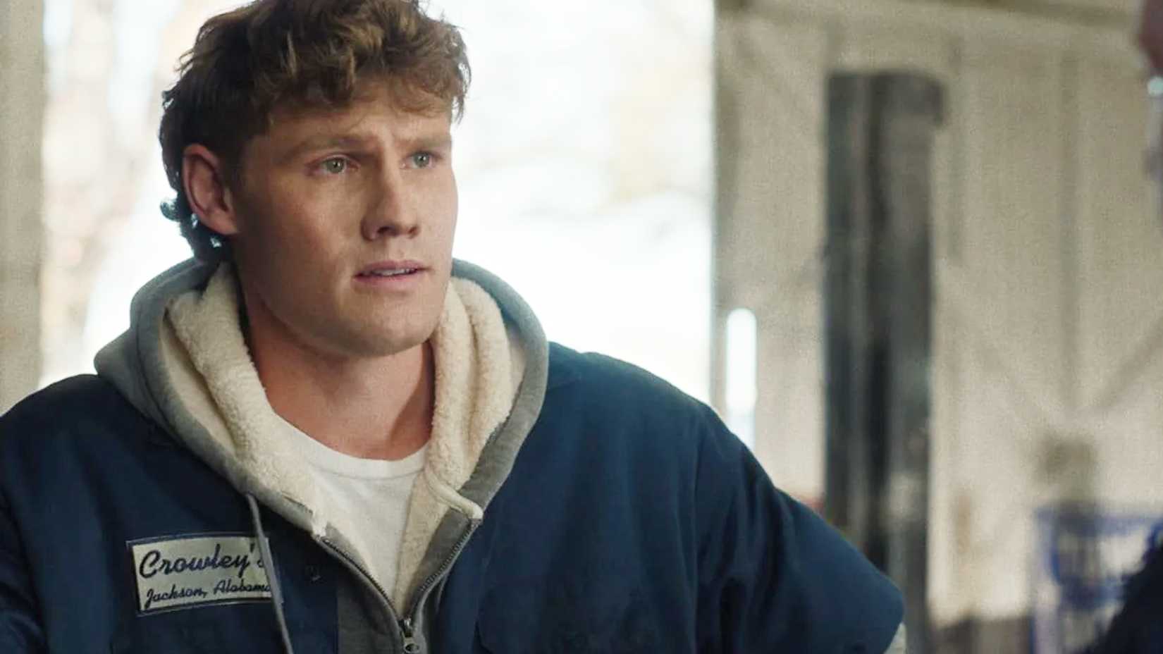 Sahadaki rekabet, perde arkasındaki karmaşa komik bir şekilde yansıyor