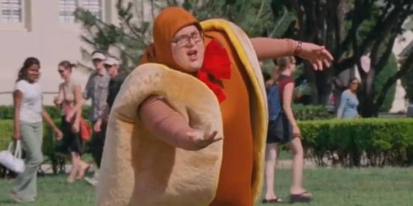 Sahte üniversite, dostluk, gülüşünce keyif verici bir kaçış