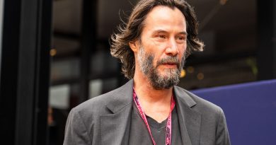 Genç adam, sahneye damgasını vuruyor, efsane doğuyor