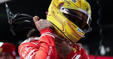 Barcelona'da Hamilton'dan rekor sayıda tur atışı