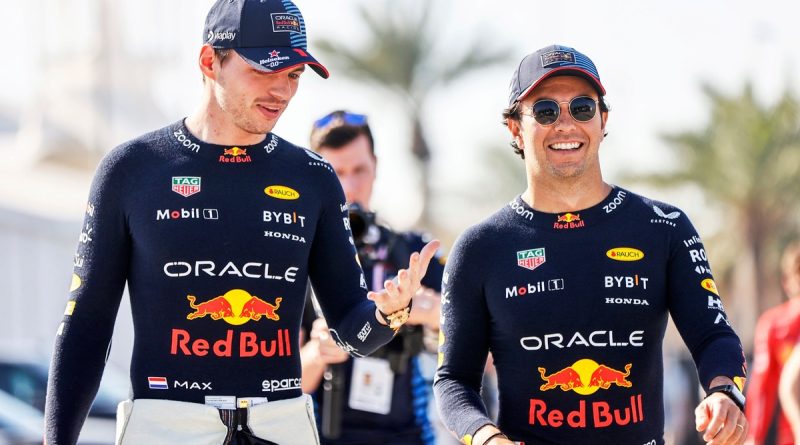 Pilotlar arasındaki dostluk, özel tasarım kask ve anlamlı notla canlandı