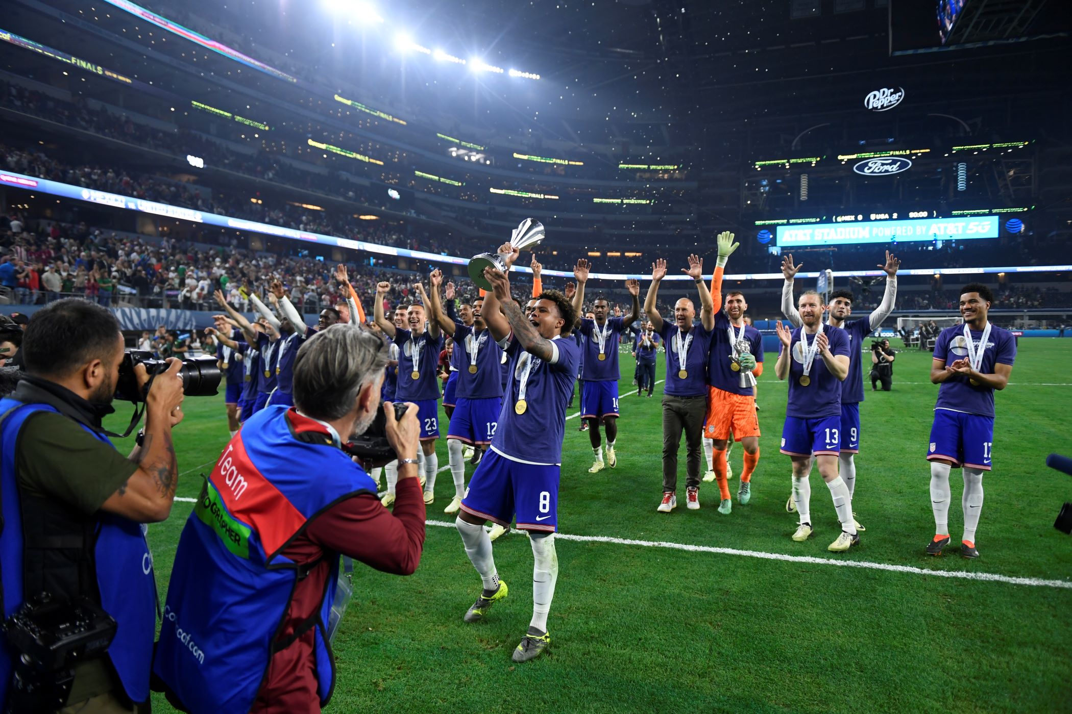 Heyecan dorukta, yıldızlar parlıyor, futbol coşkusu yükseliyor!