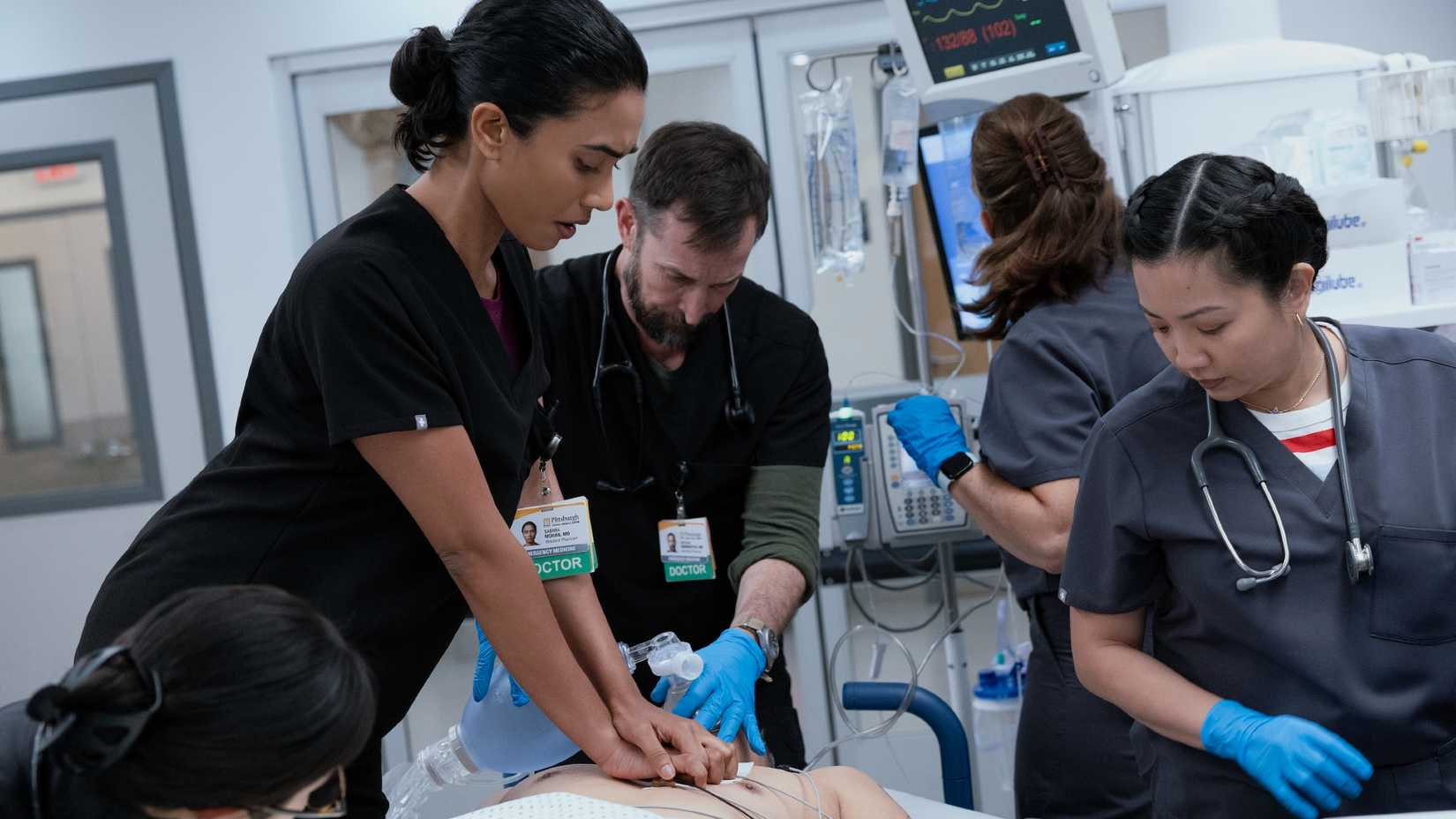 Acil servis gerilimi doruktayken, yeni vakalar, yeni sırlar