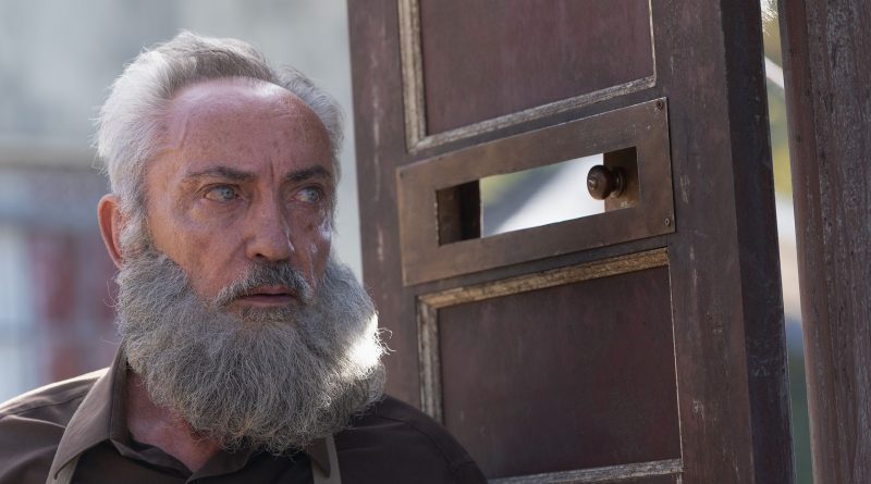 Son rolüyle Kier, sınırları zorluyor, tartışma yaratıyor