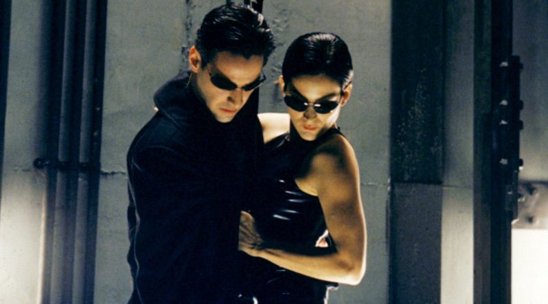 Siberpunk yükseliyor, neon ışıklar, distopik gelecek