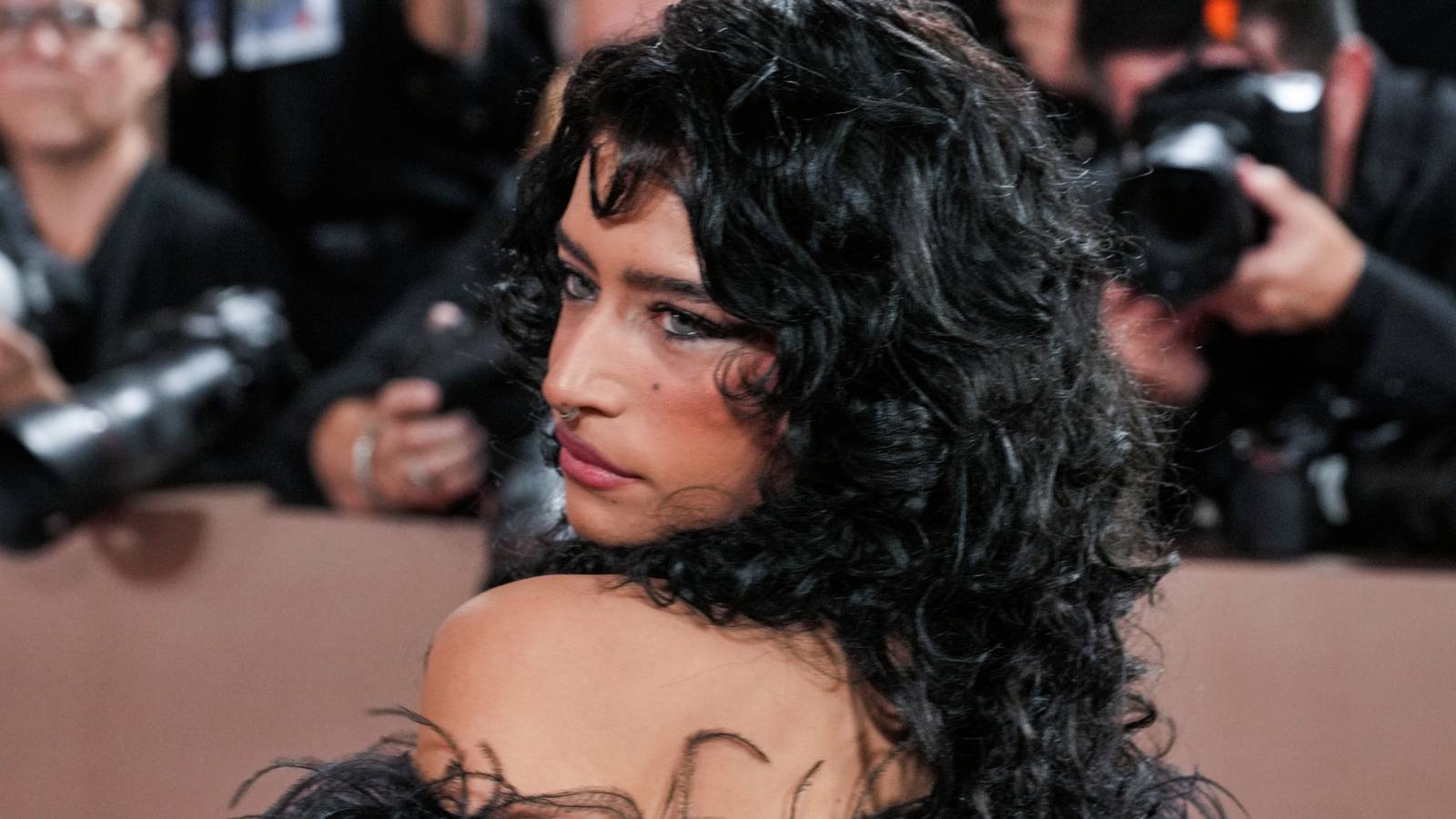 Oyuncu seçimleri tartışma yarattı, dikkatleri üzerinde