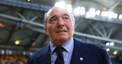 Sessiz bir saygı, Fiorentina sahada Commisso için