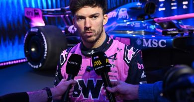 Efsanevi bir anı, saygı ve tartışma arasında kaldı