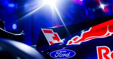 Detroit'te Red Bull, Mateschitz'i anıyor, motor gücüyle yeni çağa giriyor