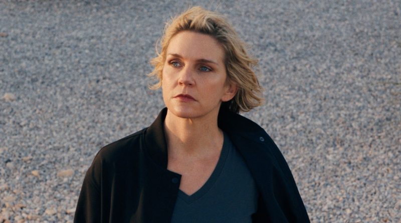 Gecenin yıldızı Rhea Seehorn, hak ettiği ödülü aldı