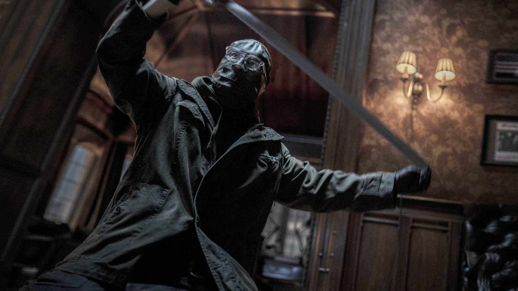 Gizemli bakışlar, karanlık bir rolün habercisi olabilir