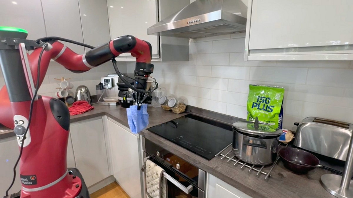Hızla öğrenen robotlar, geleceğe adım atıyor