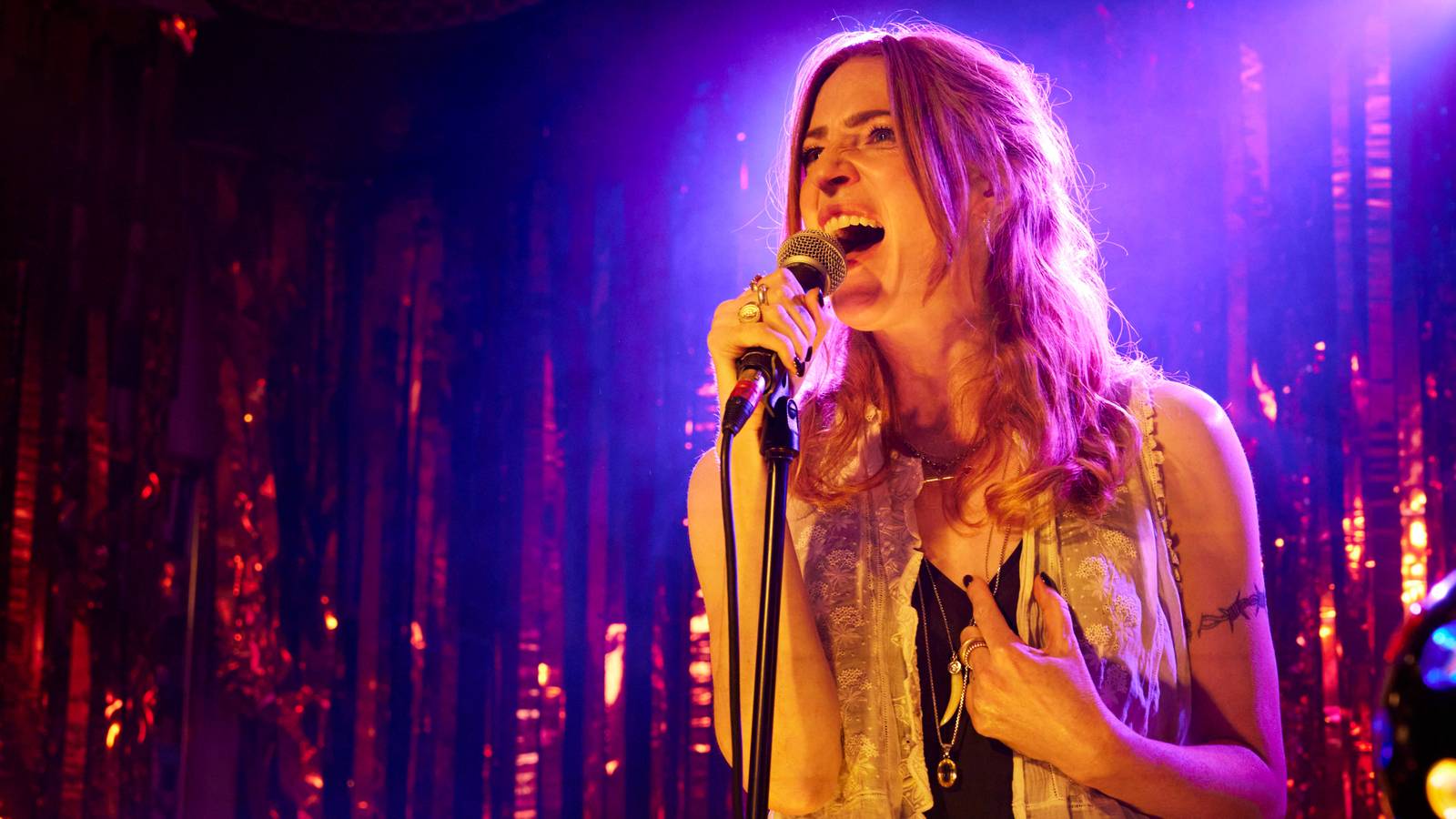 Kadınlar bir araya geliyor, müzik hayat veriyor, menopozla dans ediyor