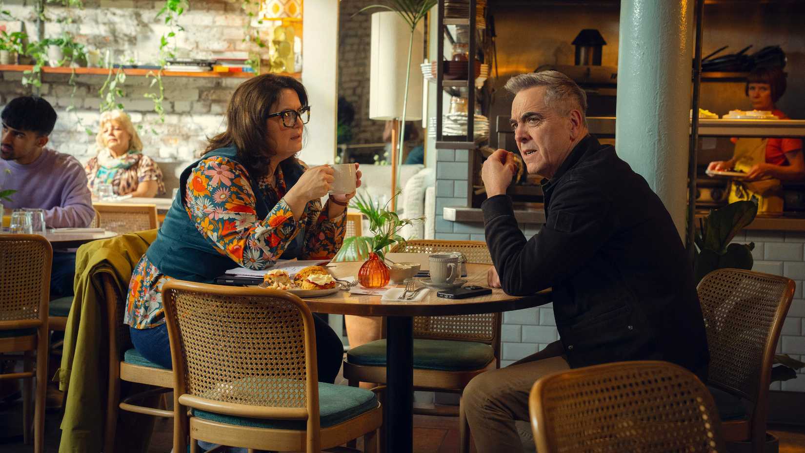 Gözler üzerindeydi, beklenmedik bir güç, derin bir ifade