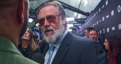 Güçlü oyunculuk, tarihi dram, yükselişteki bir yapım