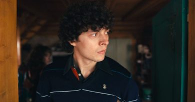 Gizem, atlar, casusluk, nefes kesen başlangıç